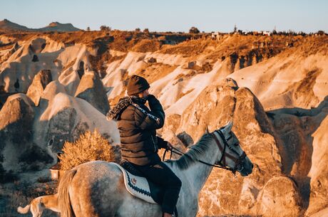 HORSE RIDING SUNSET