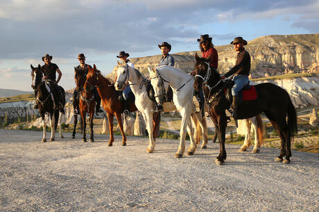 HORSE RIDING SUNSET