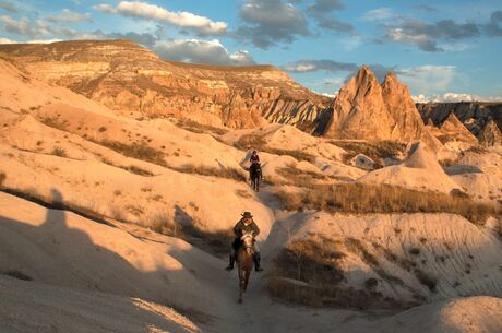 HORSE RIDING SUNSET