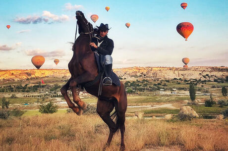 HORSE RIDING AN HOUR TOUR